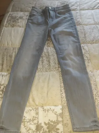 Pantalones vaqueros grises