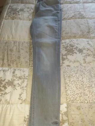 Pantalones vaqueros grises