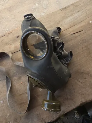 Máscara antigás militar