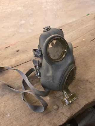 Máscara antigás militar
