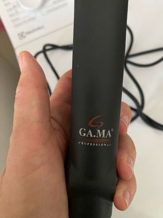 Piastra per capelli nera e rossa