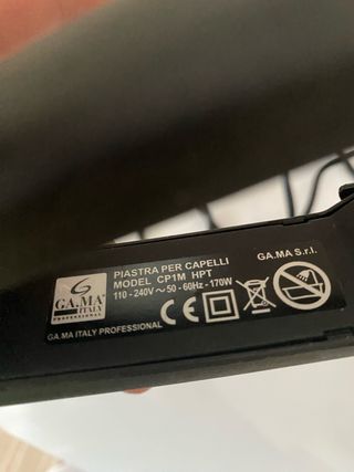 Piastra per capelli nera e rossa