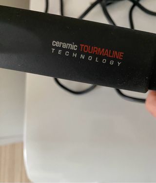 Piastra per capelli nera e rossa