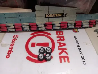 4 Llantas Scaleauto 17.2 con Neumáticos