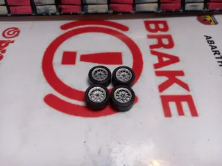 4 Llantas Scaleauto 17.2 con Neumáticos