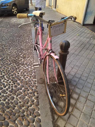 Bicicleta rosa vintage