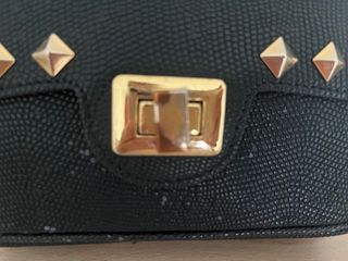 Bolso azul marino tachas doradas