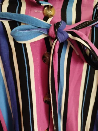 Falda de verano a rayas hasta la rodilla