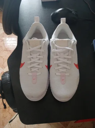 Deportivas Nike Blancas y Rosas