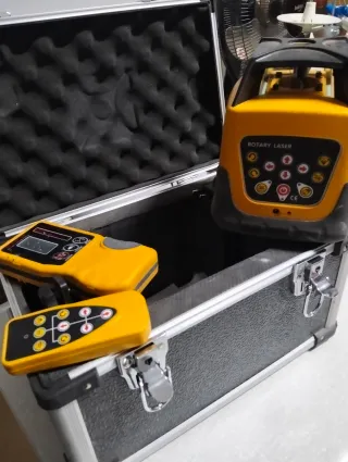 Nivel Láser Rotatorio con Trípode