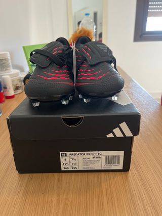 Scarpe da calcio Adidas Predator nuove
