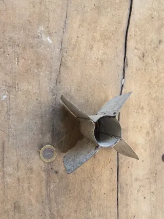 Cola de espiga metálica