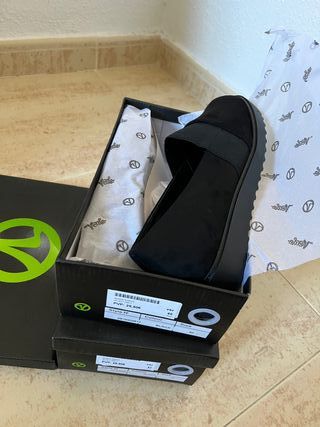 Zapatos de antelina negros T 36 y 41