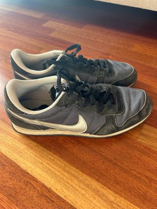 Zapatillas Nike Negras y Grises