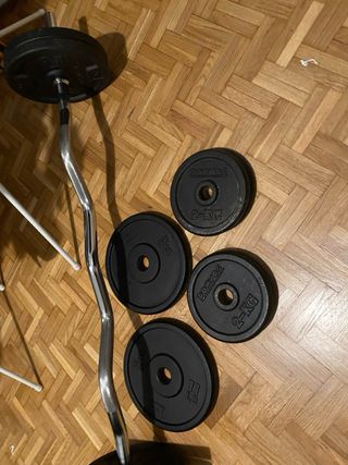 Barra Z con discos de peso