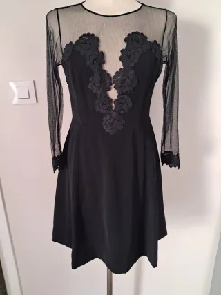 Vestido negro con transparencias