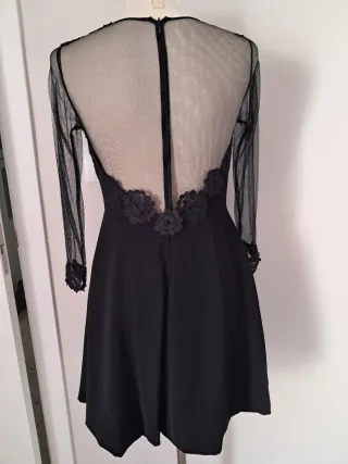 Vestido negro con transparencias
