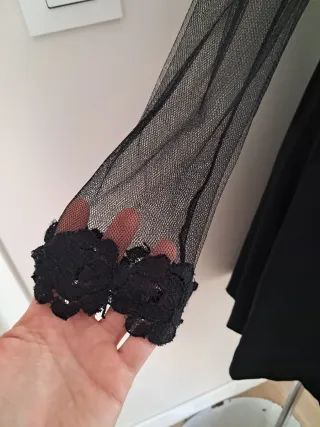 Vestido negro con transparencias