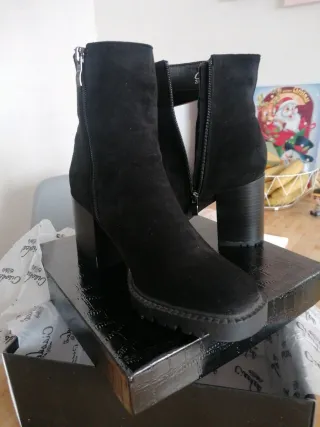 Botines de ante negras