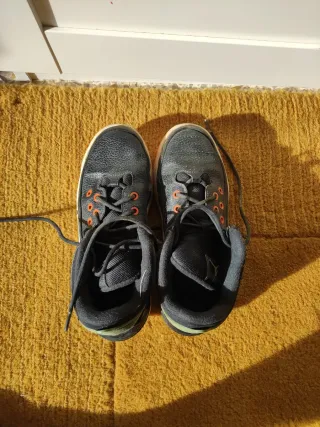 Zapatillas Nike Air Negras y Naranjas