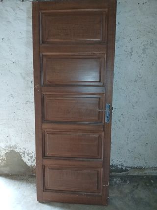 Pareja puertas antiguas madera sanas