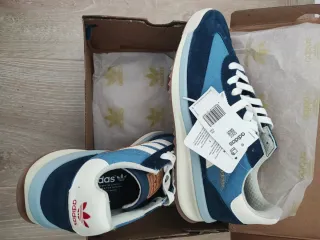 Zapatillas Adidas Azul y Blanco