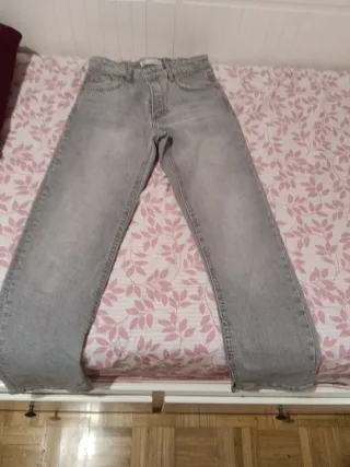 Pantalón vaquero gris