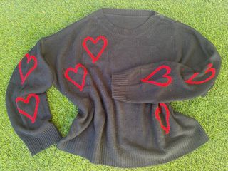Jersey Oversize Negro con Corazones Rojos Talla XL