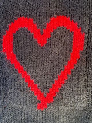 Jersey Oversize Negro con Corazones Rojos Talla XL