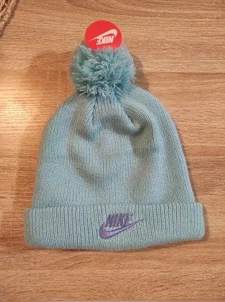 Gorro Nike azul con pompón