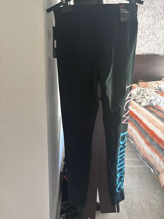 Mallas New Balance Negras con Detalles Rosas