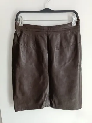 Falda de piel marrón