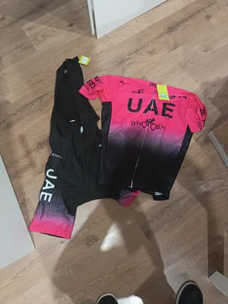 Conjunto Ciclismo UAE