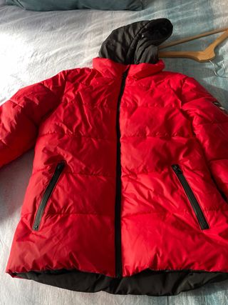 Chamarra niño negra y roja