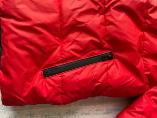 Chamarra niño negra y roja