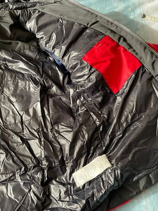 Chamarra niño negra y roja