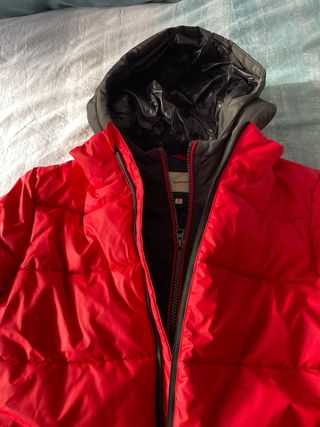 Chamarra niño negra y roja