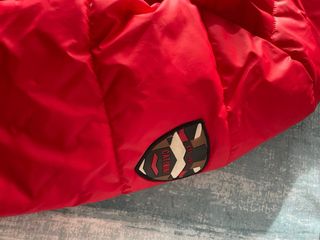 Chamarra niño negra y roja