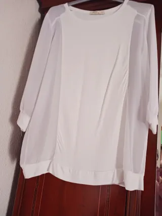 Camisa blanca Bershka con transparencias