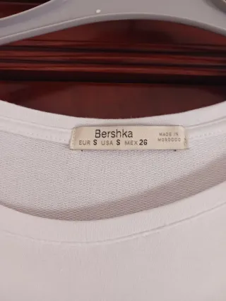 Camisa blanca Bershka con transparencias