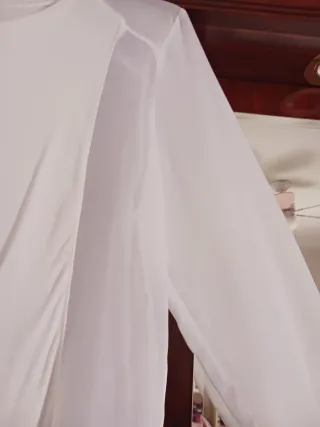 Camisa blanca Bershka con transparencias