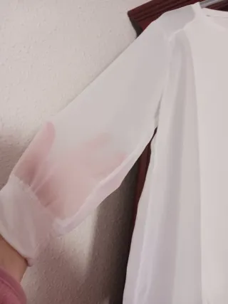 Camisa blanca Bershka con transparencias