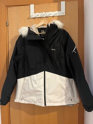 Chaqueta de esquí Wedze decatlón negra y blanca