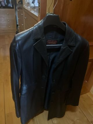 Chaqueta de piel negra