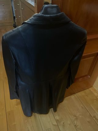 Chaqueta de piel negra