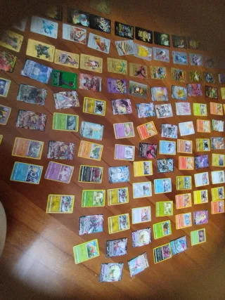 141 Cartas Pokémon en buen estado