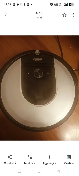 Roomba con sistema di autosvuotamento