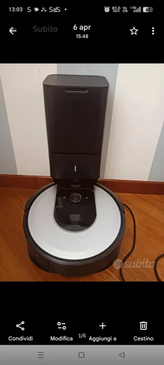 Roomba con sistema di autosvuotamento