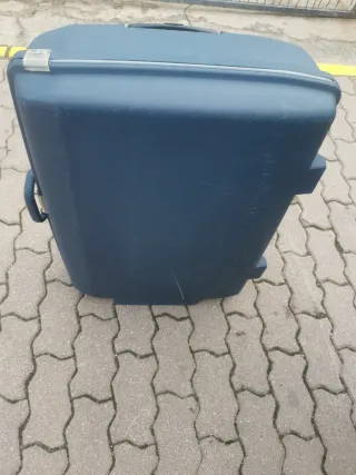 Maleta de viaje azul y gris