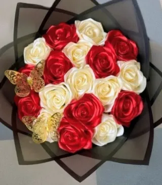 Ramo Rosas Eternas Seda Marfil y Rojo